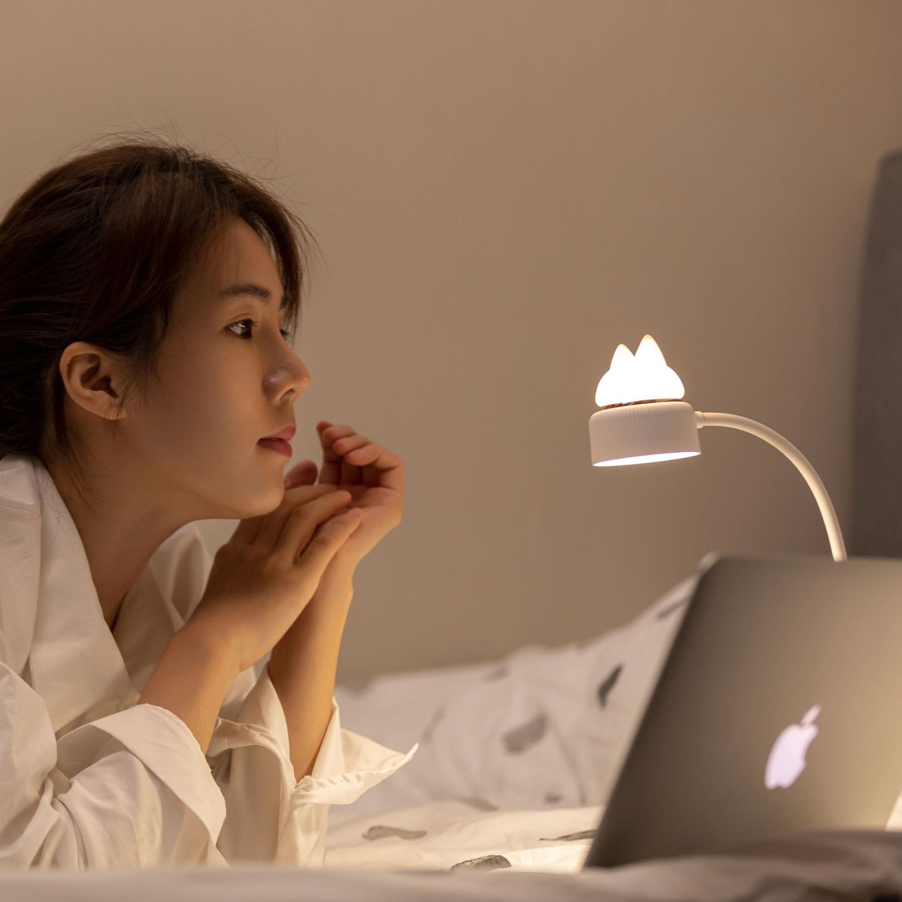 PurrfectGlow Clip-On LED Lamp for Cozy Workspaces
