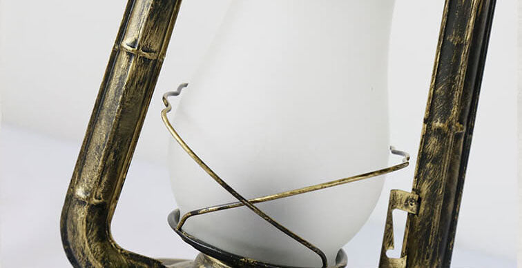 Taavita Vintage Petroleum Lamp Lantern 1-Burner Table Lamp