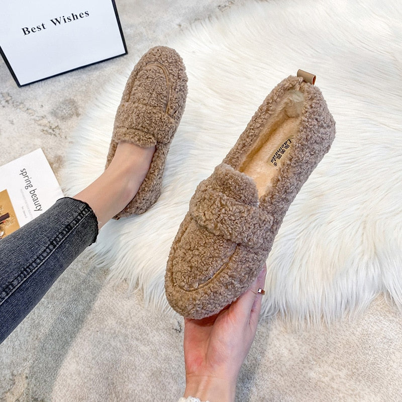 Women’s Plush Slippers | Soft Plush Fabric | Non-Slip Rubber Sole | Indoor Comfort and Warmth