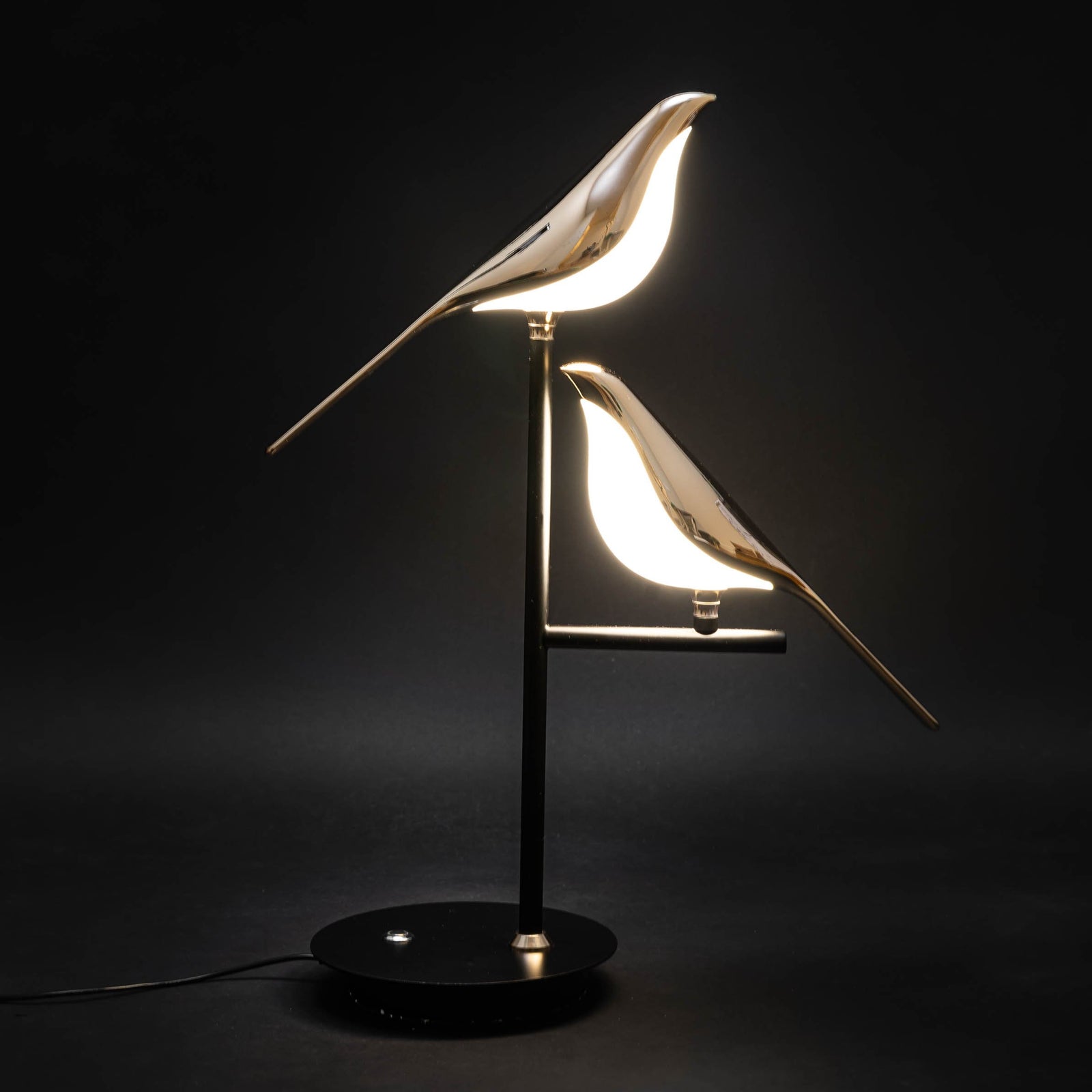 Dual-Bird LED Table Lamp | Postmodern Galvanized Golden Bird Design | Iron & Aluminum Materials | Energy-Efficient Lighting
