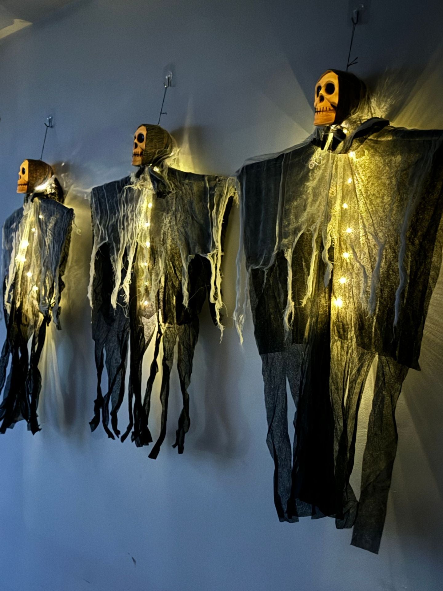 Glowing Halloween Skull Lantern Decorative Hanging Lamp for Outdoor Decor