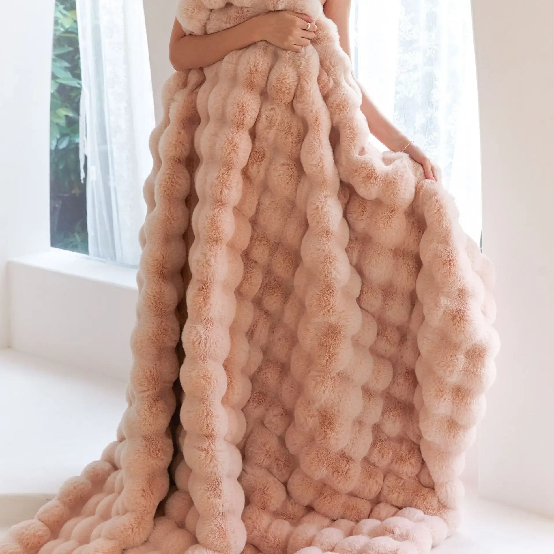 Luxurious Plush Wool Throw Blanket for Ultimate Comfort