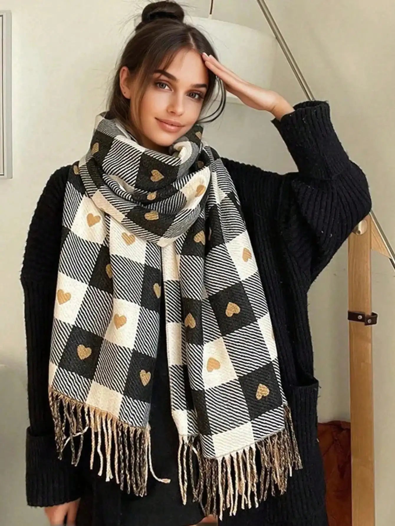 Winter Shawl in Checkered Pattern – Warm and Cozy Scarf