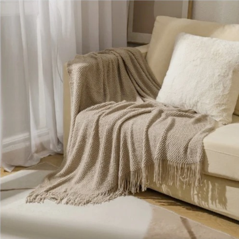 Alvryn — Soft Merino-Style Blanket with Stylish Fringes