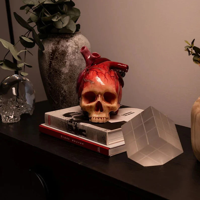 Realistic Human Heart Halloween Prop Handcrafted Resin Decoration