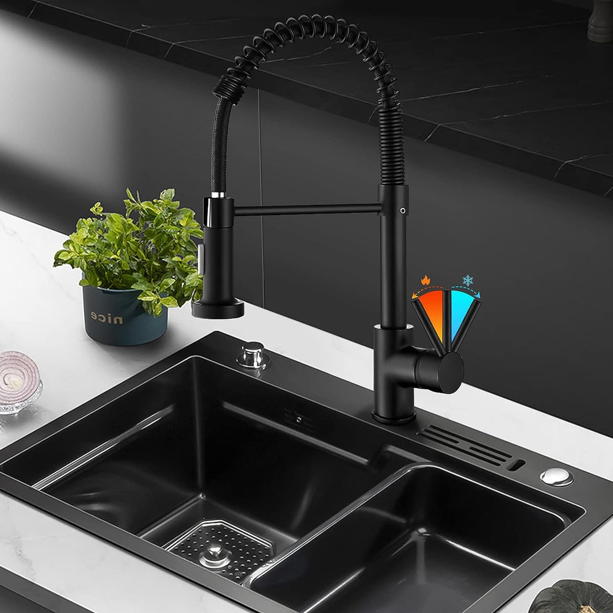 Pull-Down Sprayer Kitchen Faucet with Single Hole Design
