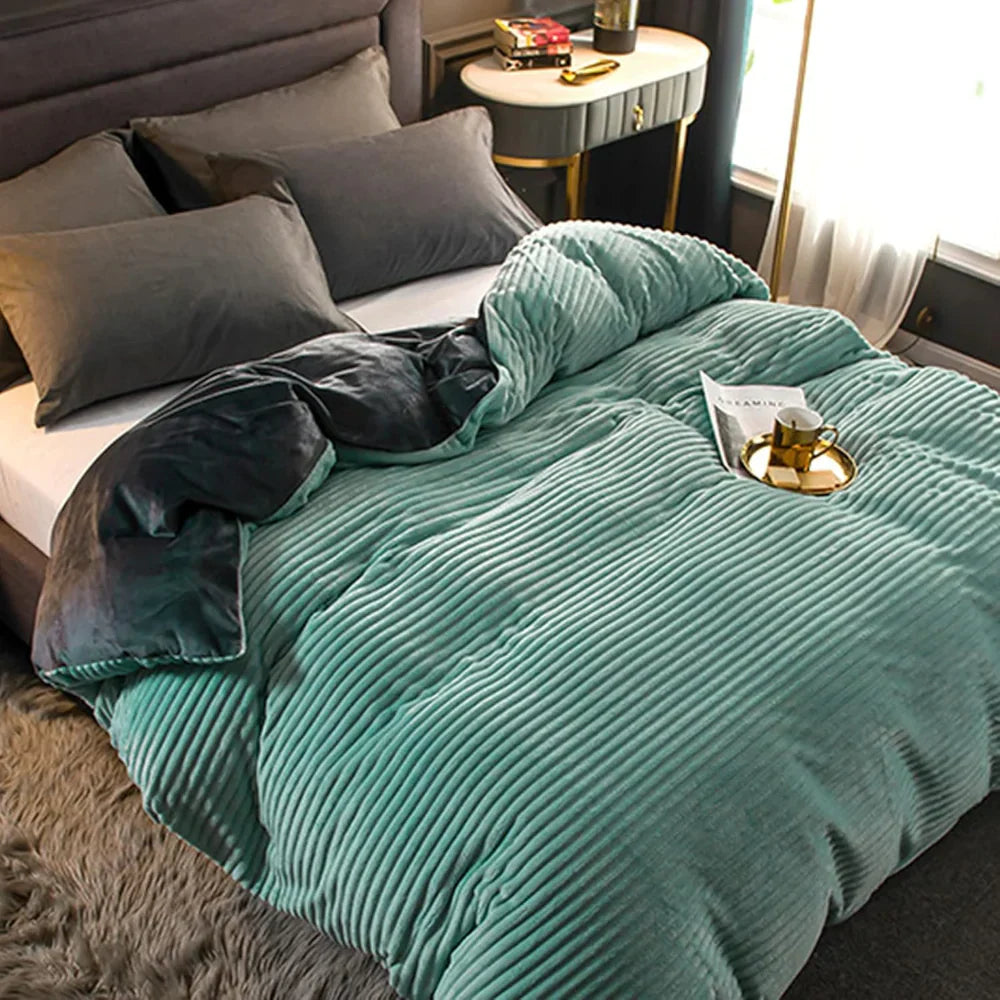 Cozy Fleece Duvet Cover Set with Stylish Bedspread Design