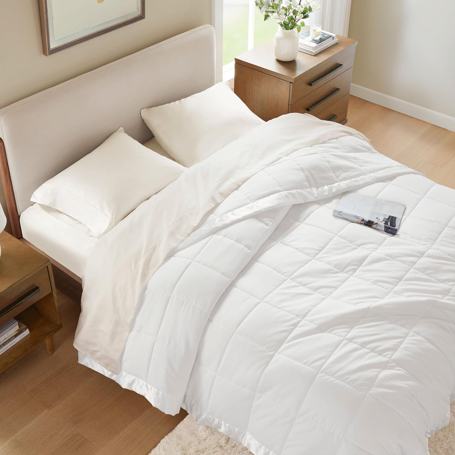 Lightweight Down Alternative Blanket with Moisture-Wicking – All Season Bed Cover with Satin Trim