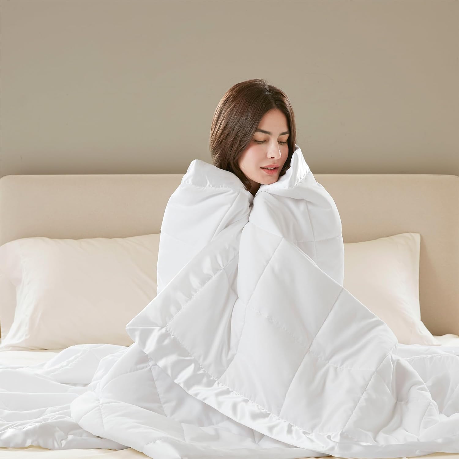 Lightweight Down Alternative Blanket with Moisture-Wicking – All Season Bed Cover with Satin Trim