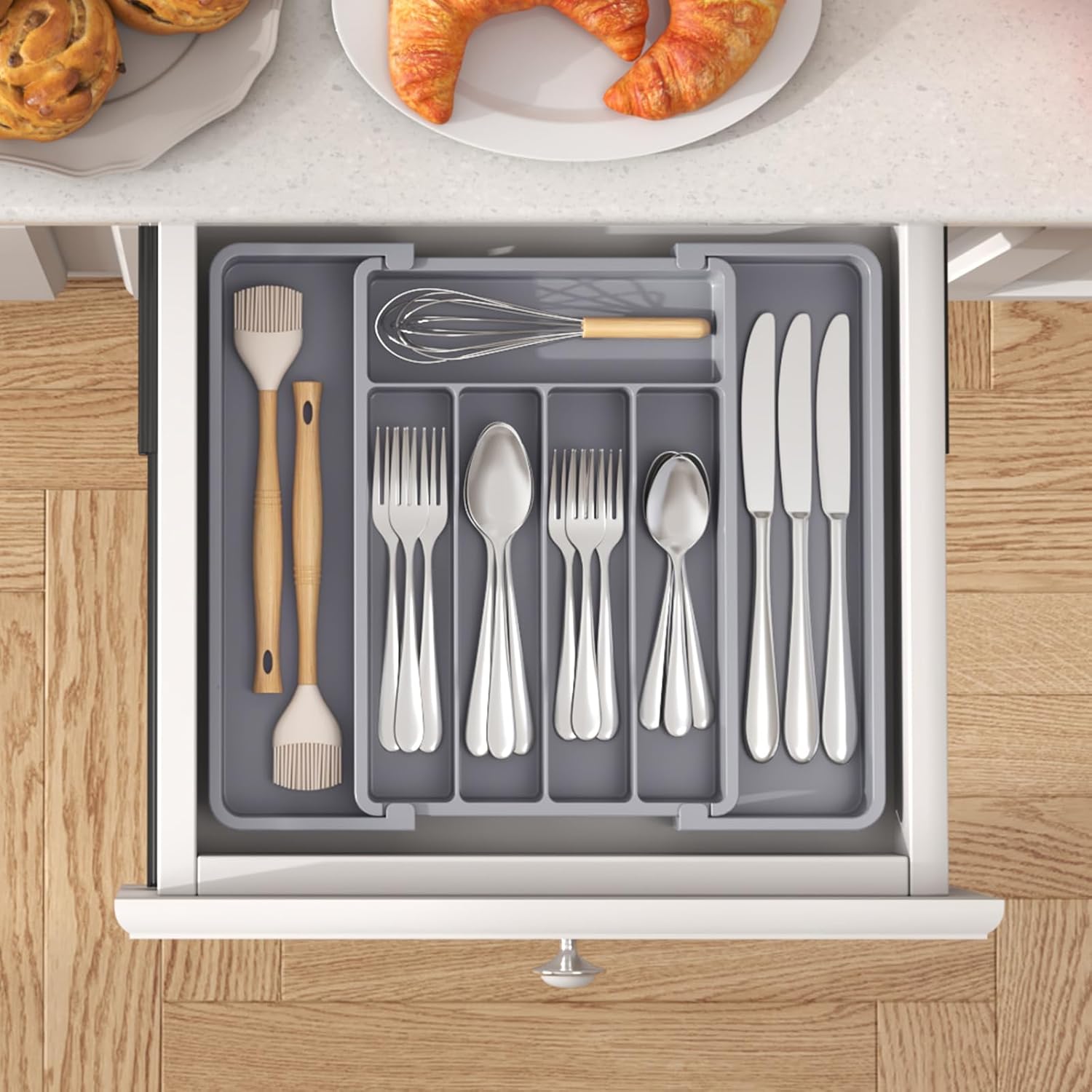 Customizable Cutlery Storage Tray for Organized Drawers