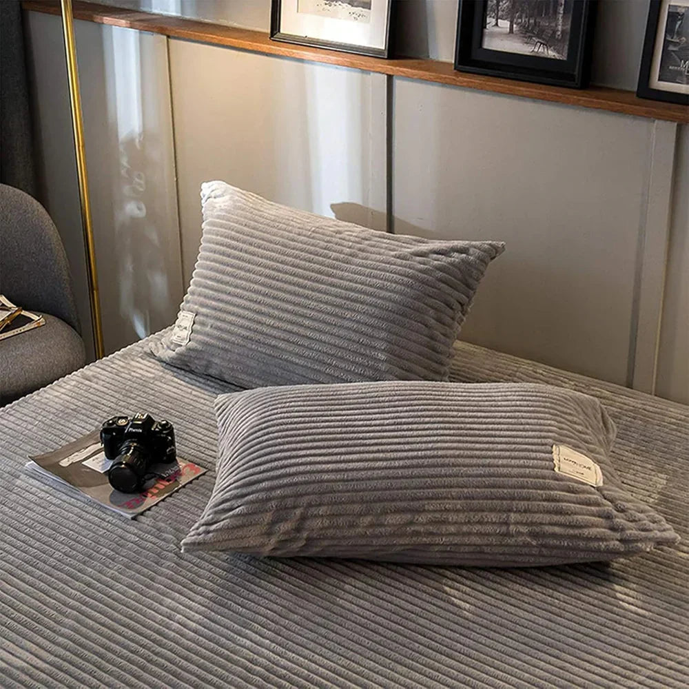 Cozy Fleece Duvet Cover Set with Stylish Bedspread Design