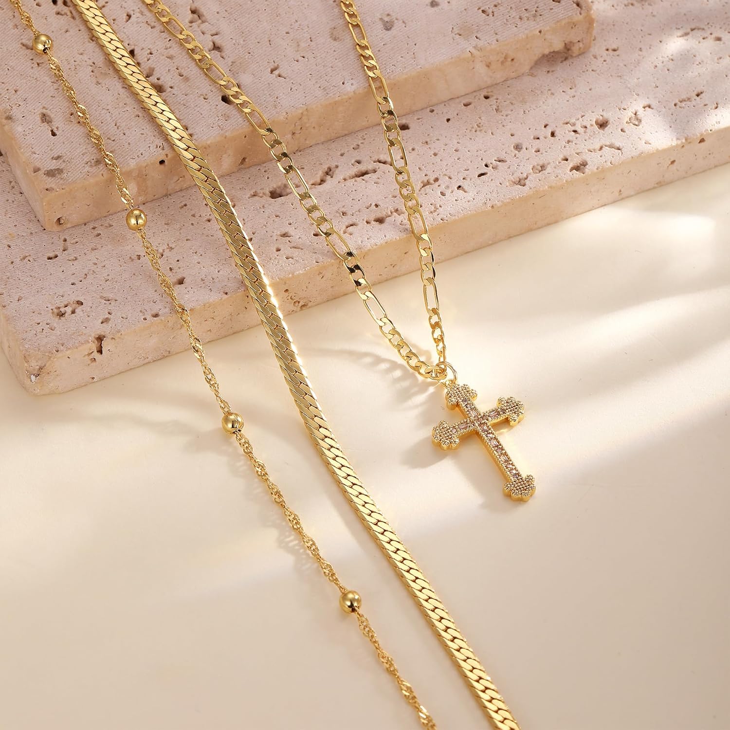 Chic Gold Cross Pendant Necklace for Meaningful Gifting