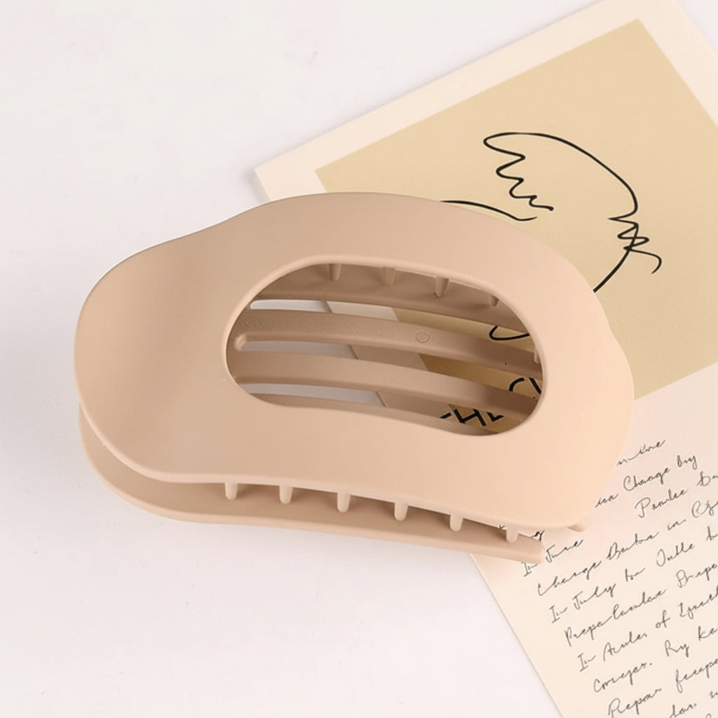 Robust Plastic Hair Clip for Thick Locks with Reliable Grip