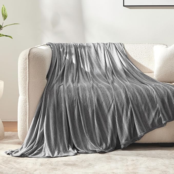 Lightweight Summer Blanket with Arc-Chill Technology for Hot Sleepers