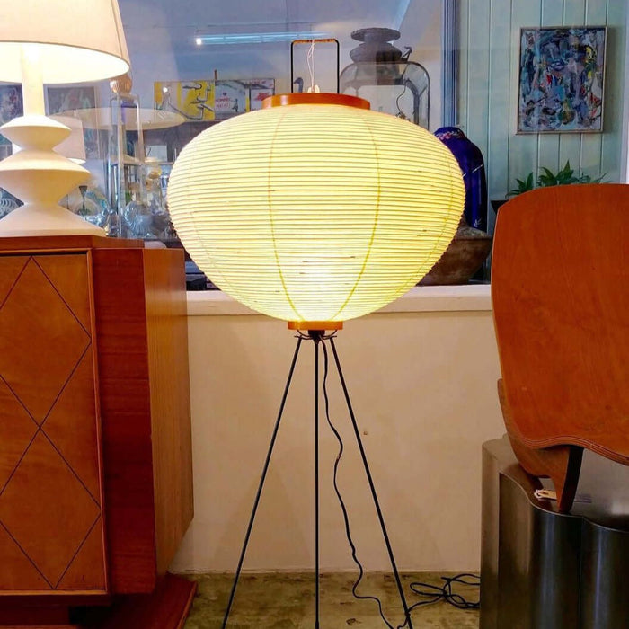 Taavita Floor Lamp - Elegant Minimalist Lighting for a Calming Atmosphere