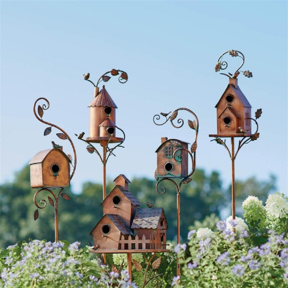 Decorative Garden Stake Birdhouse in Artistic Metal Design for Outdoor Spaces