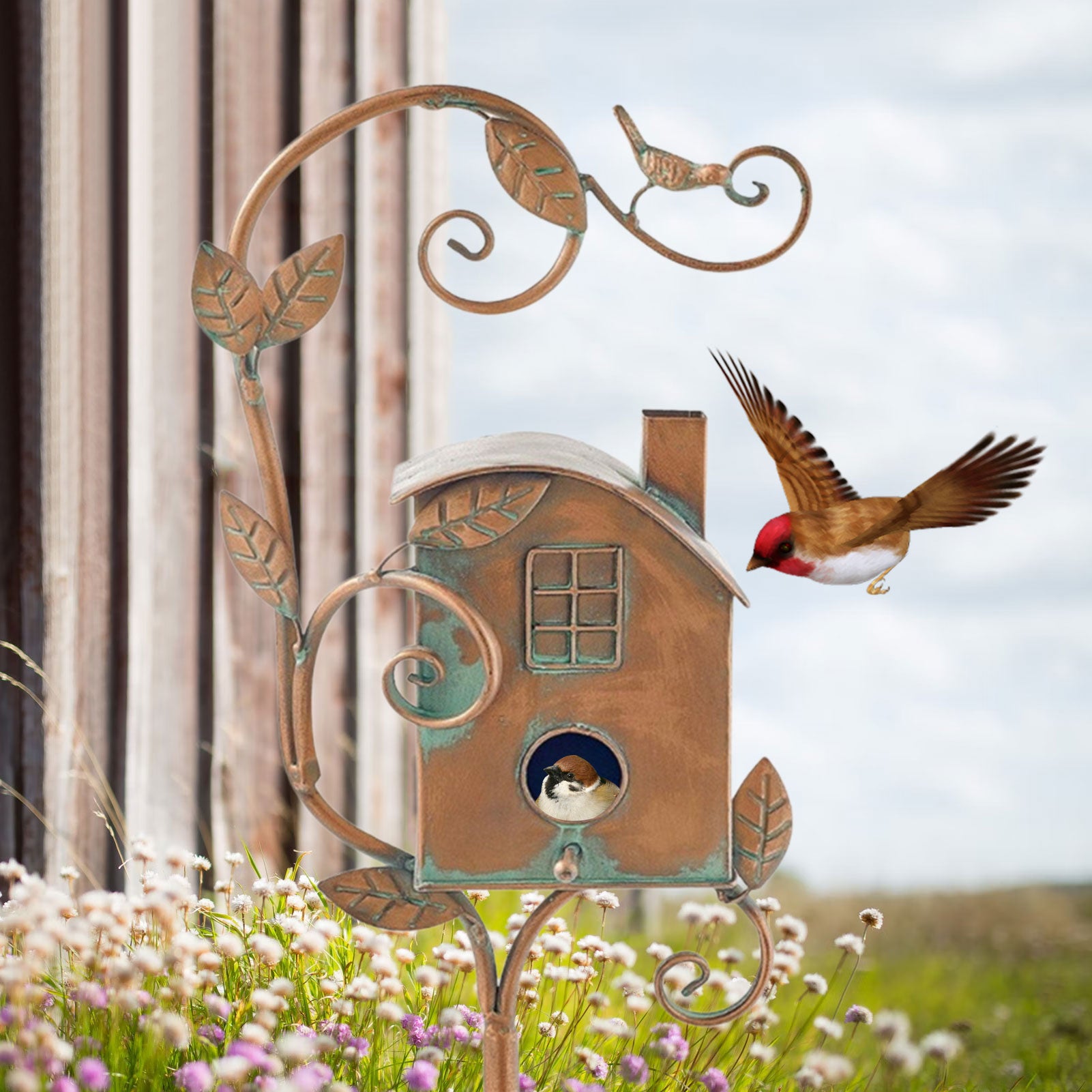 Decorative Garden Stake Birdhouse in Artistic Metal Design for Outdoor Spaces