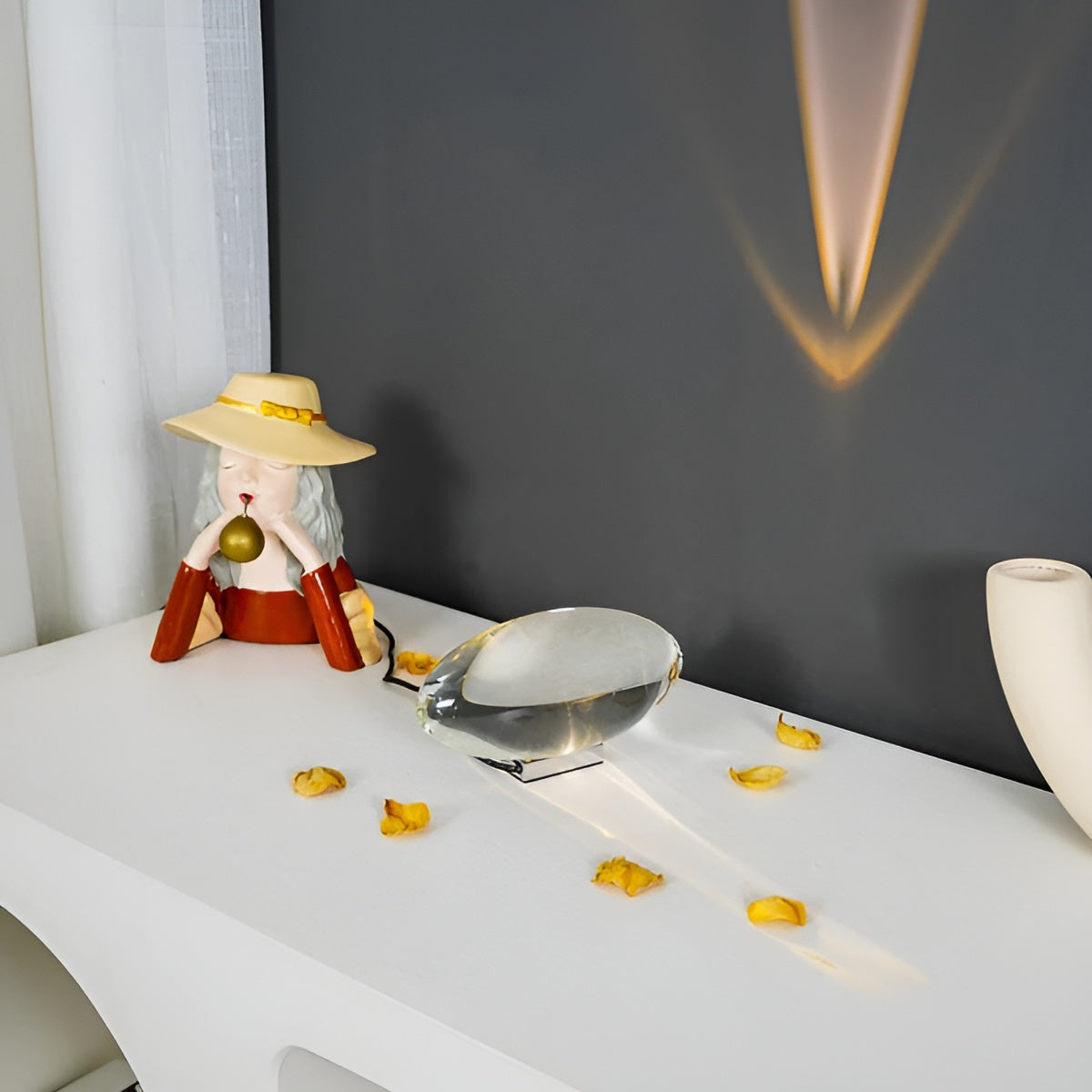 Warm Mood Lighting Oval Lamp for Tables
