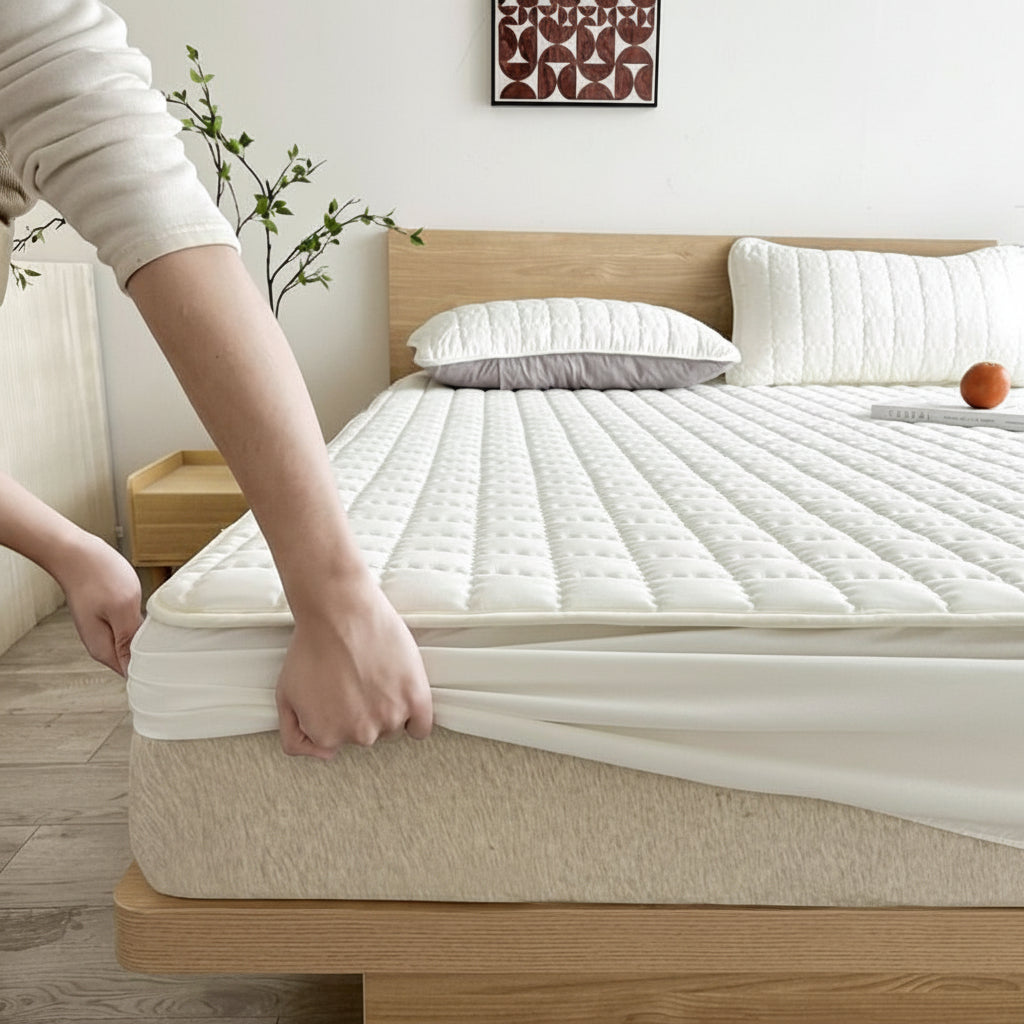 Ultra-Soft Waterproof Bed Cover for Ultimate Comfort