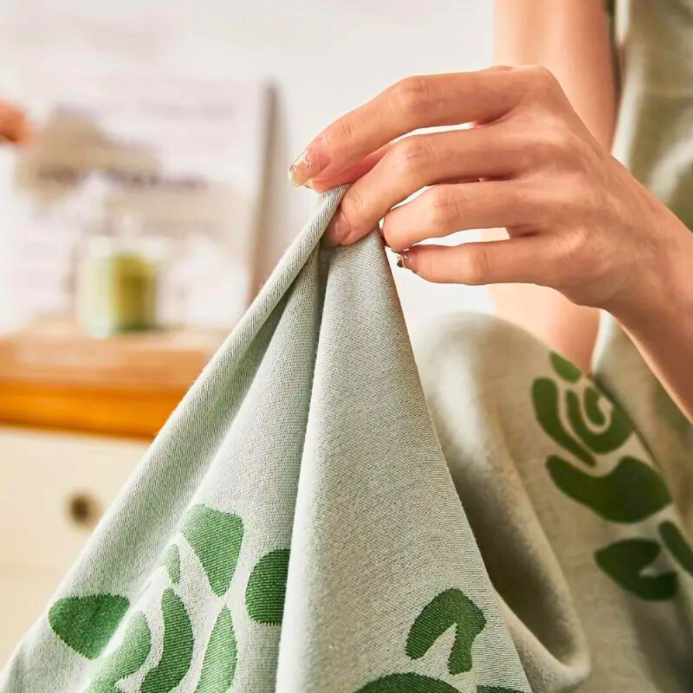 Rose Floral Design Bamboo Fiber Cooling Blanket for Summer Use