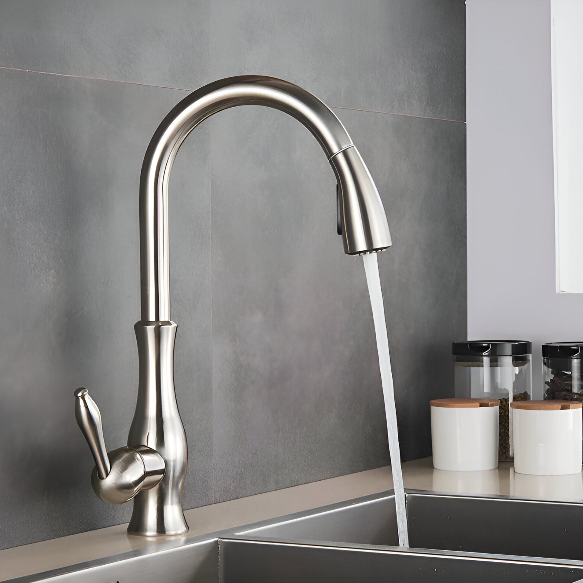 Versatile Pull-Down Kitchen Faucet for Effortless Cleaning