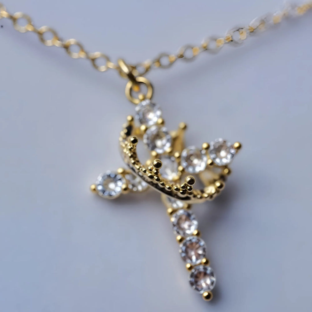Elegant Faith-Inspired Cross Pendant Necklace for Mom