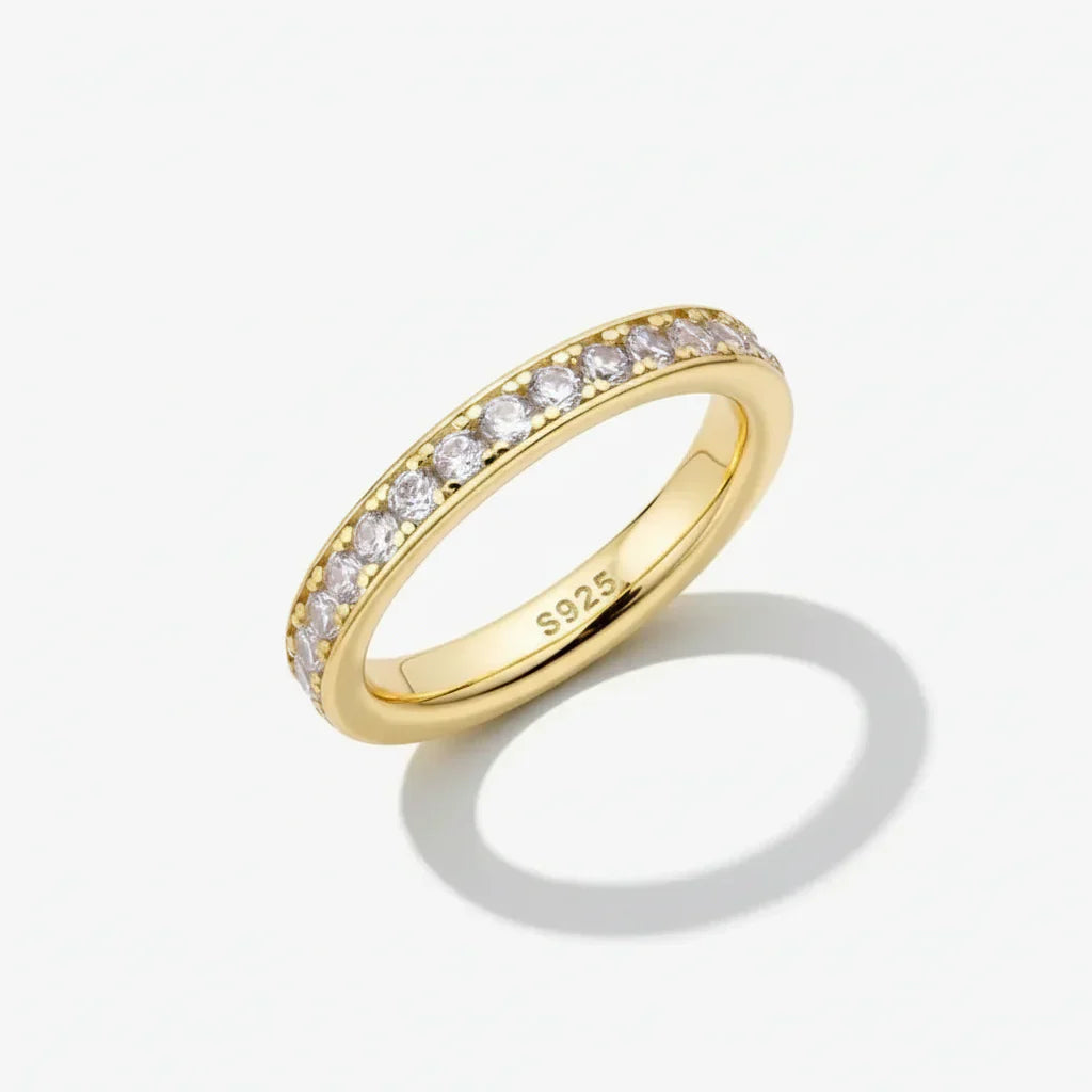 Everyday Elegance: Silver Ring with Sparkling Bead Design