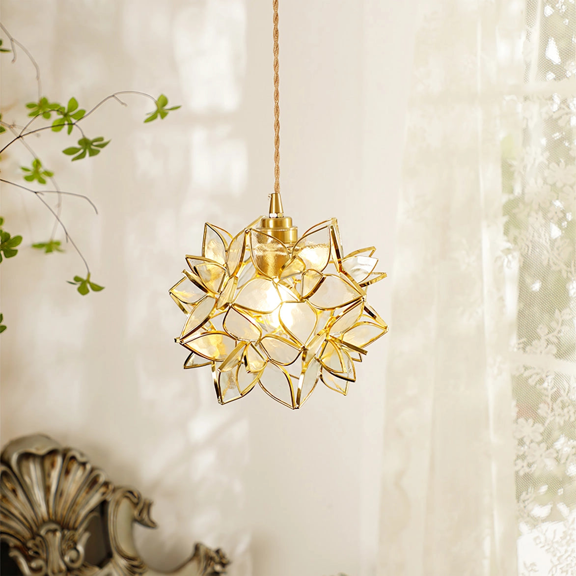 Luminous Seashell Pendant Light - Handcrafted Glow Fixture