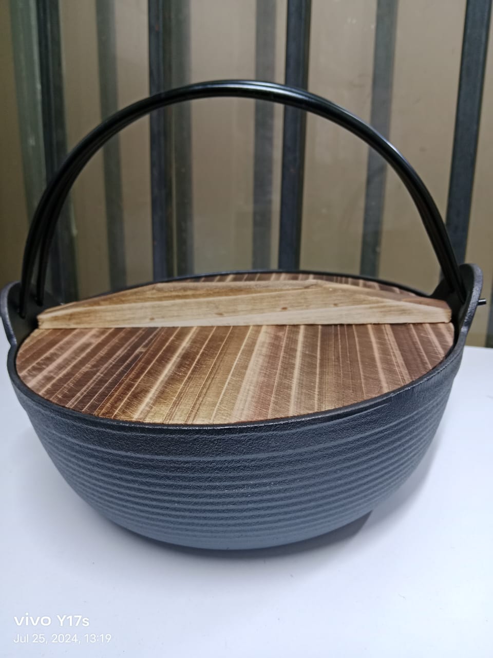 Flat-Bottomed Cast Iron Stir Fry Pan with Wooden Lid for Healthy Cooking