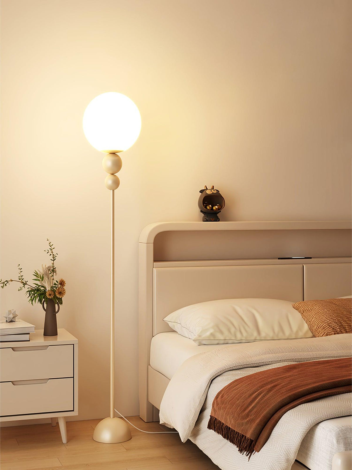 Sophisticated Stand Lamp – Sleek Metal & Glass Design