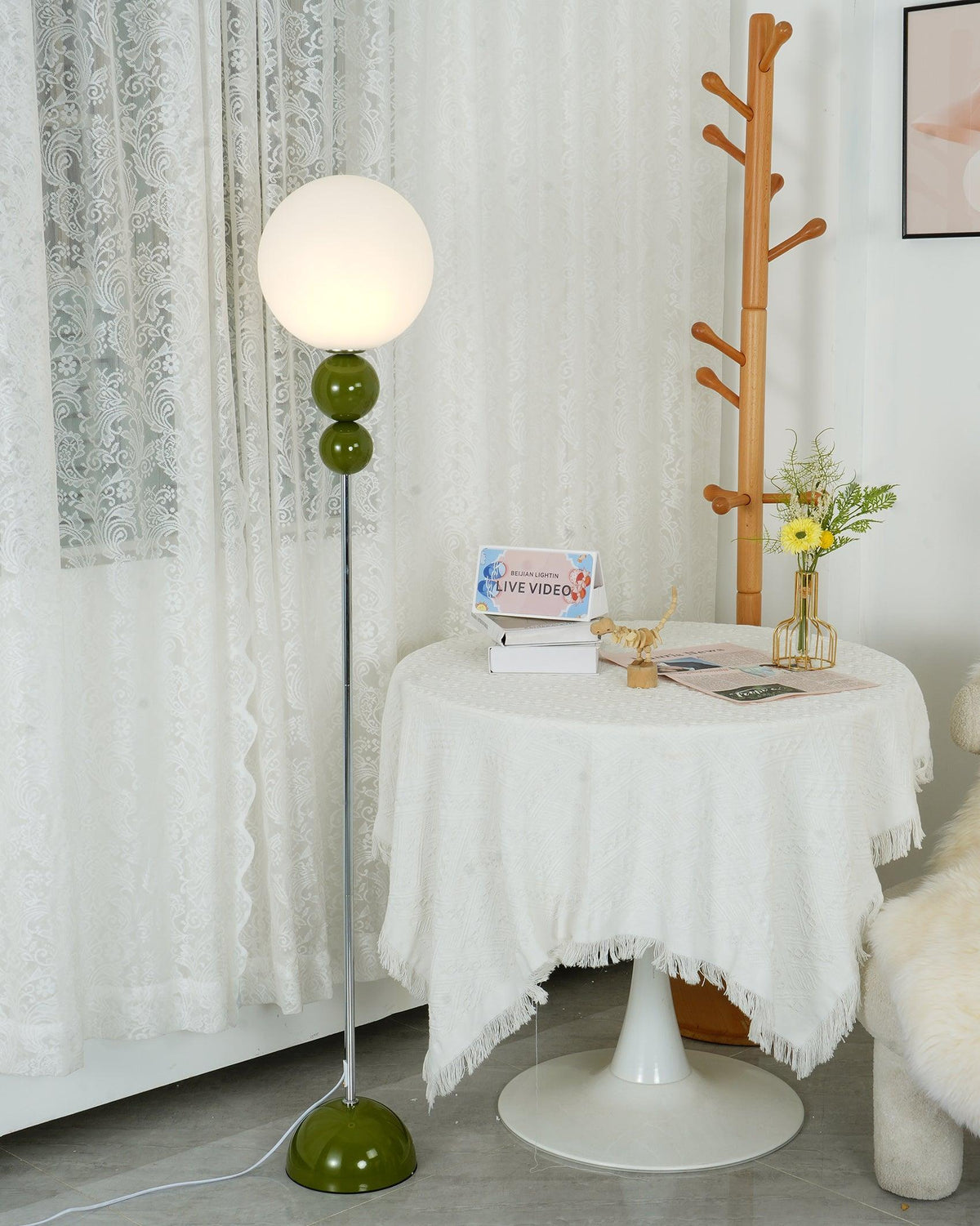Sophisticated Stand Lamp – Sleek Metal & Glass Design
