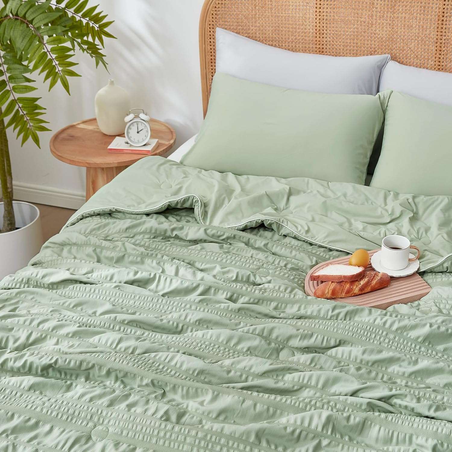 Cooling Comforter with Enhanced Airflow – Lightweight for Warm Sleepers