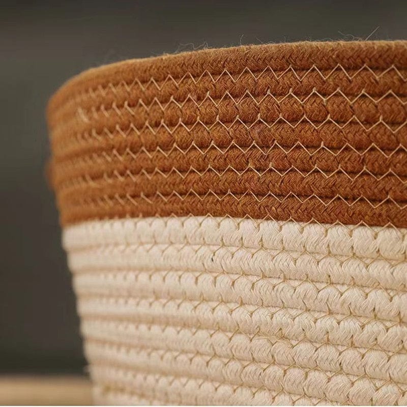 Hand-Woven Cooling Cat Bed – Breathable Summer Comfort