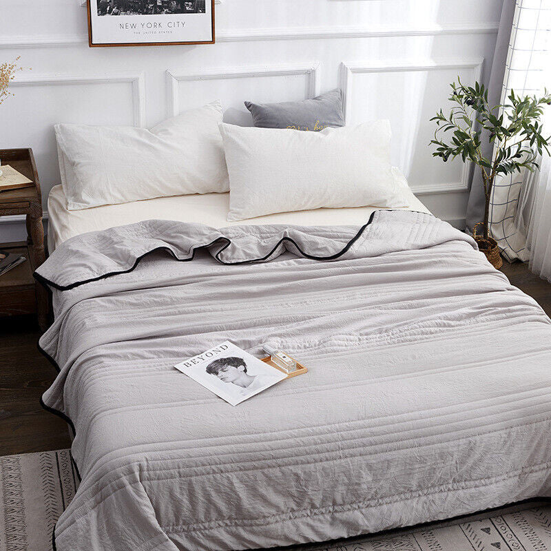 Lightweight Silk Cooling Blanket – Breathable Comfort for Refreshing Sleep