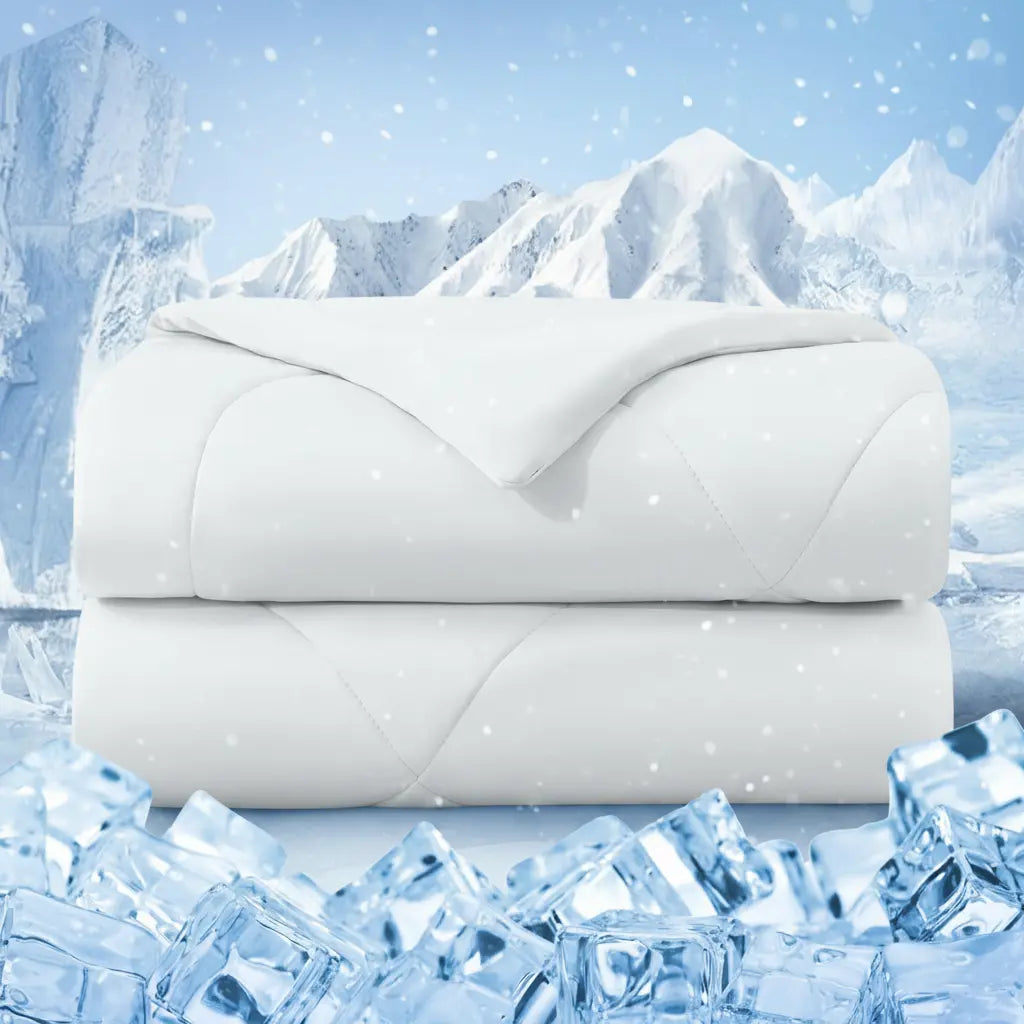 Lightweight Cooling Comforter with Q Max 0.4 Technology for All-Season Use