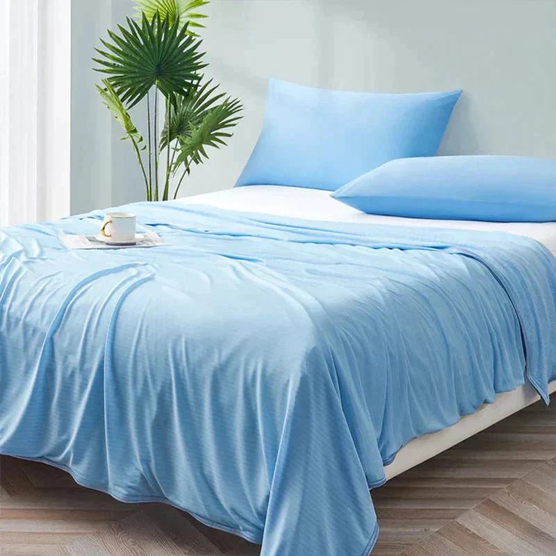 Lightweight Cotton Blanket with IceFabric Technology for Cool Sleep