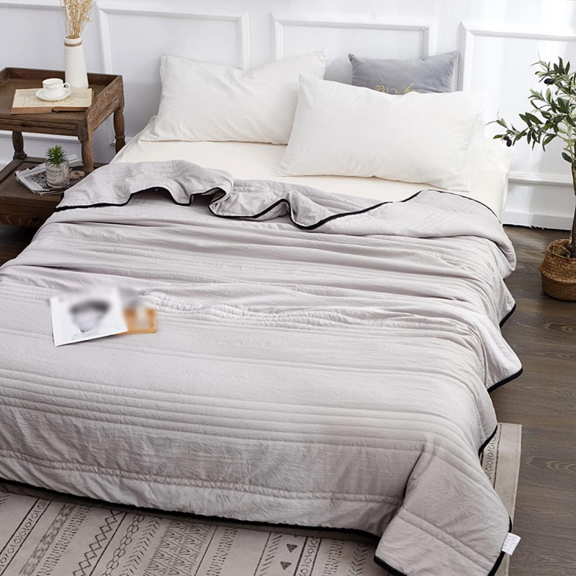 Lightweight Cooling Blanket – Breathable Bedding Throw for Sleep Comfort