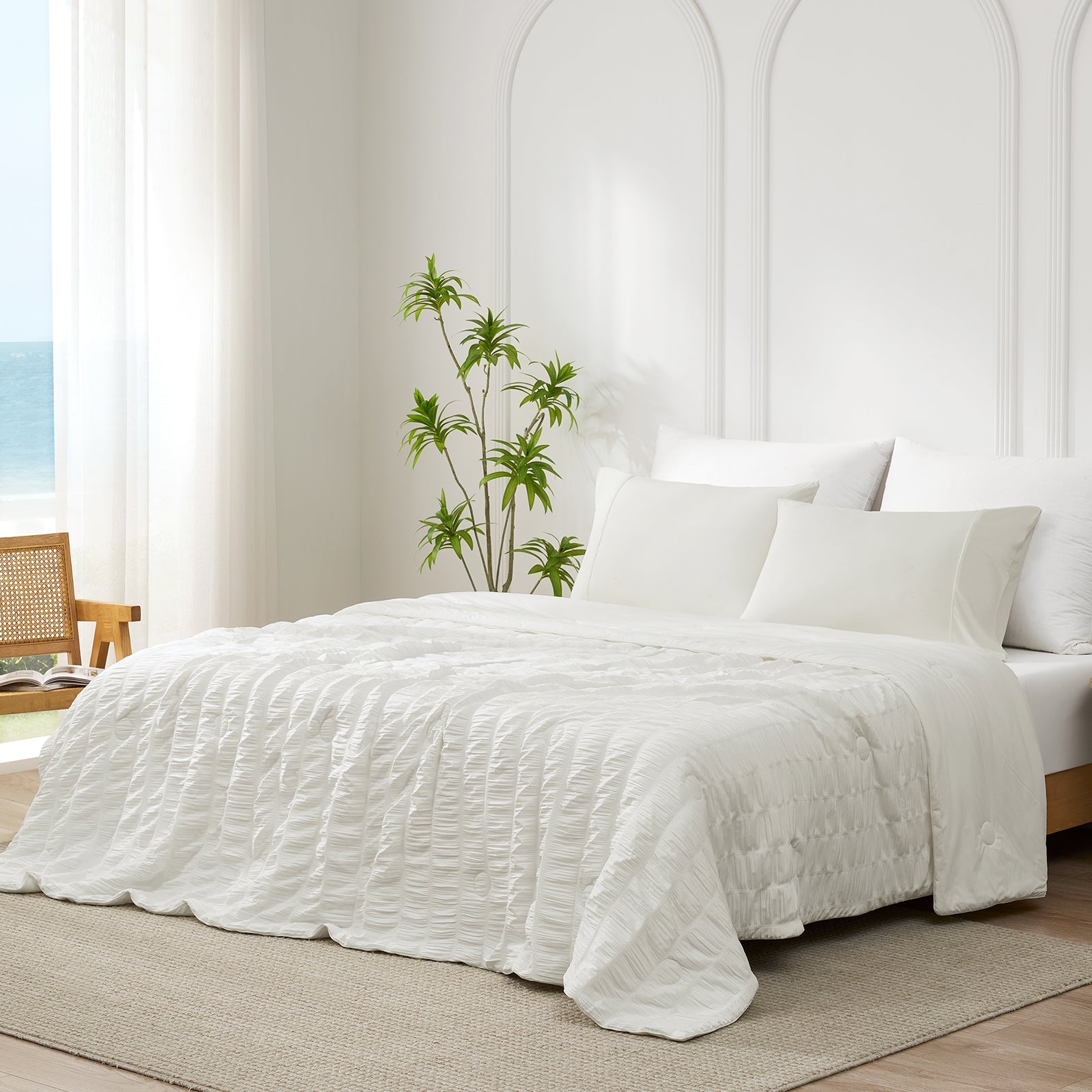 Lightweight Seersucker Cooling Blanket with Vertical Stripes – Breathable for Warm Sleepers