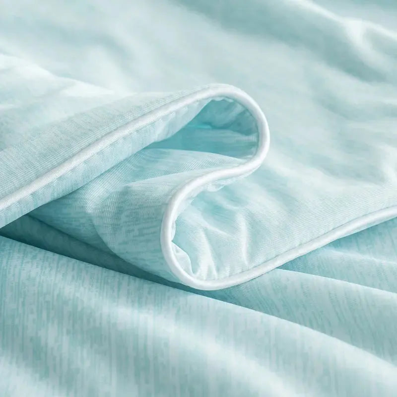 Lightweight Summer Blanket with Dual-Sided Cooling Fabric for Comfort