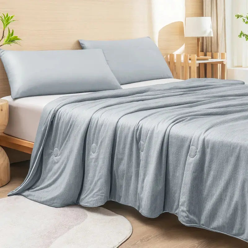 Lightweight Summer Blanket with Dual-Sided Cooling Fabric for Comfort