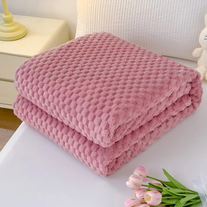 Lightweight Microfiber Fleece Throw Blanket for Warm and Cozy Comfort