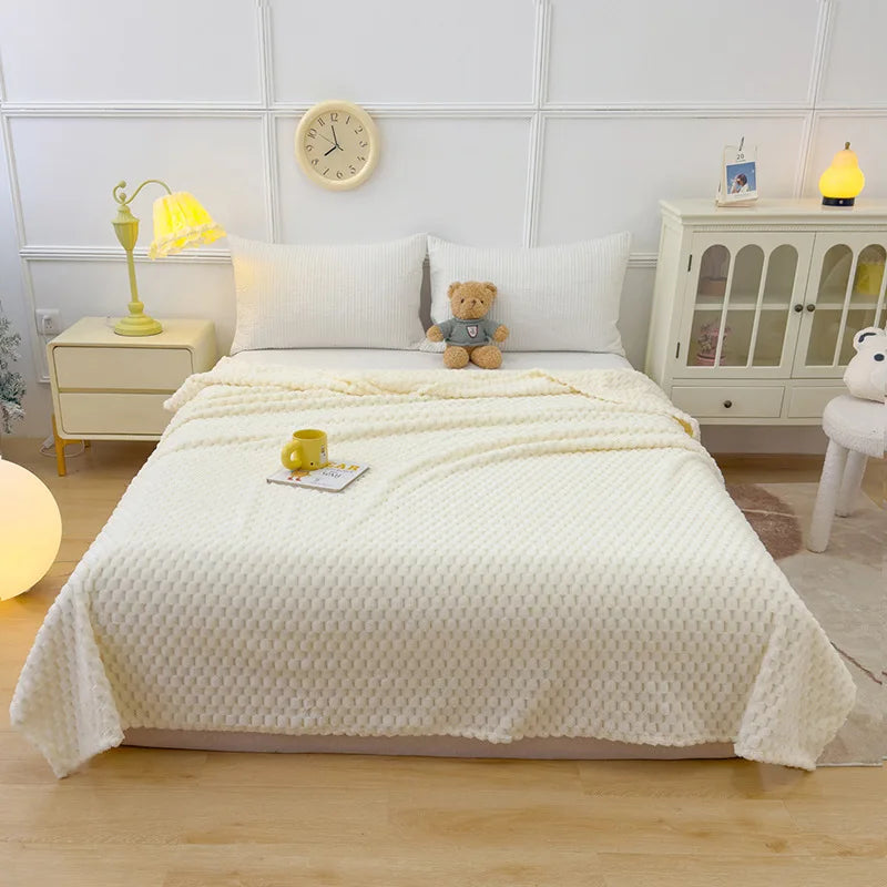 Lightweight Microfiber Fleece Throw Blanket for Warm and Cozy Comfort