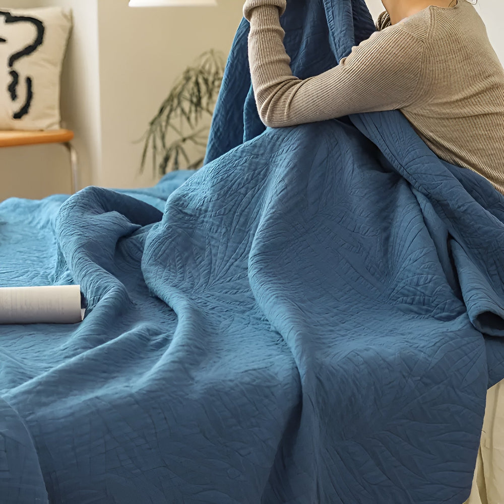 Soft Leaf Woven Cotton Blanket – Antibacterial Throw for Year-Round Comfort