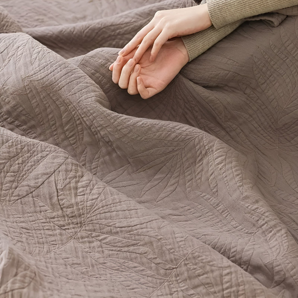 Soft Leaf Woven Cotton Blanket – Antibacterial Throw for Year-Round Comfort