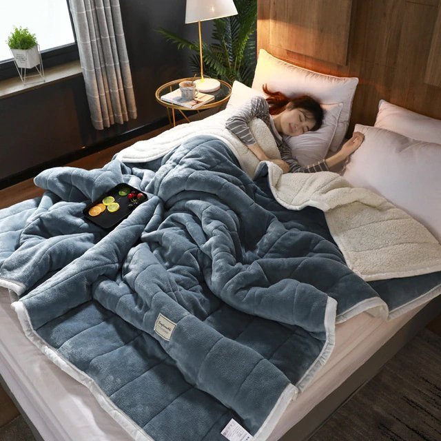 Plush Fleece Blanket for Year-Round Relaxation and Comfort