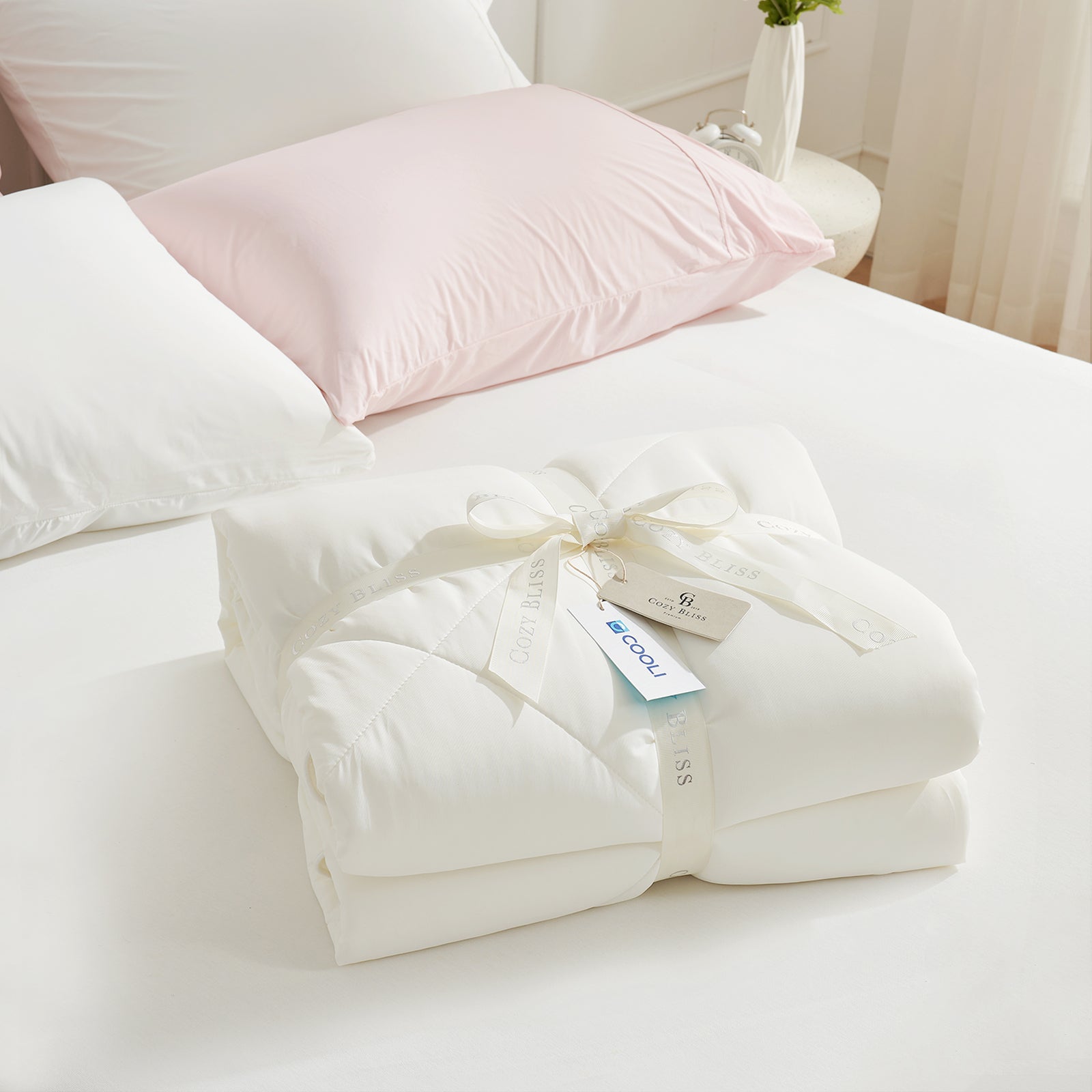 Cooling Comforter with Japanese Arc-Chill Material - Lightweight & Breathable