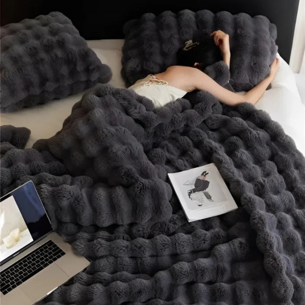 Double-Sided Fleece and Faux Fur Throw Blanket for All-Season Warmth