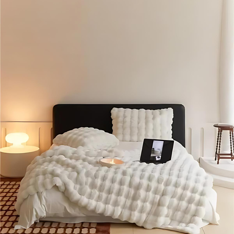 Double-Sided Fleece and Faux Fur Throw Blanket for All-Season Warmth