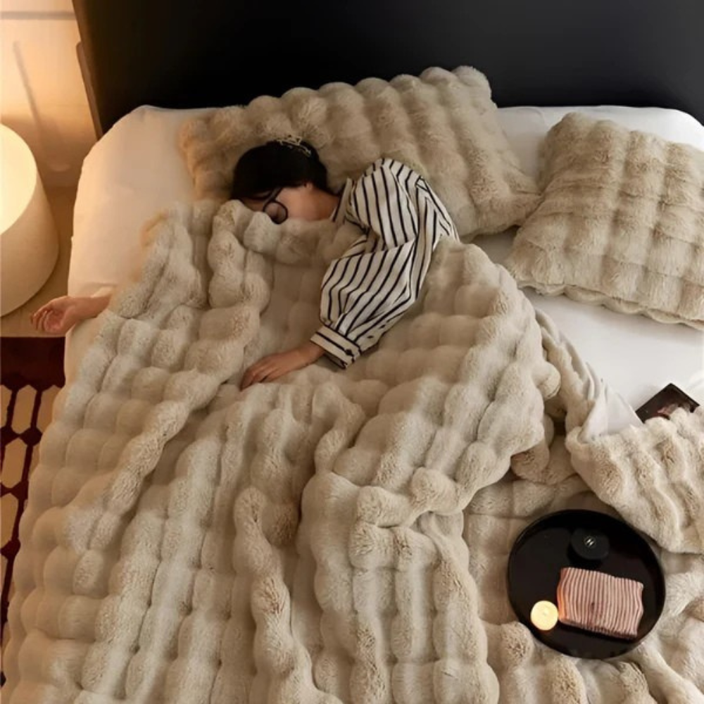 Double-Sided Fleece and Faux Fur Throw Blanket for All-Season Warmth