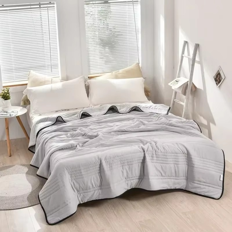Lightweight All-Season Quilt for Double Bed – Breathable and Comfortable Bedding